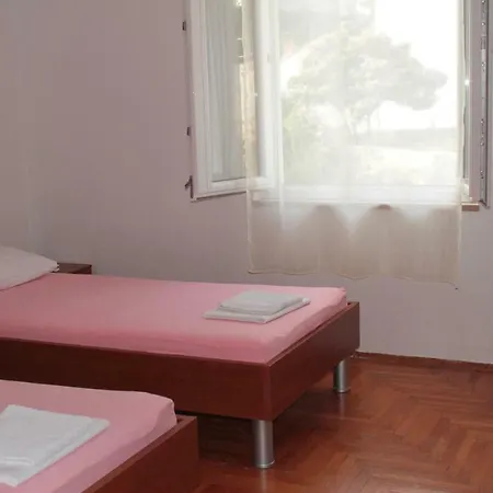 Goran's Place 2* هفار