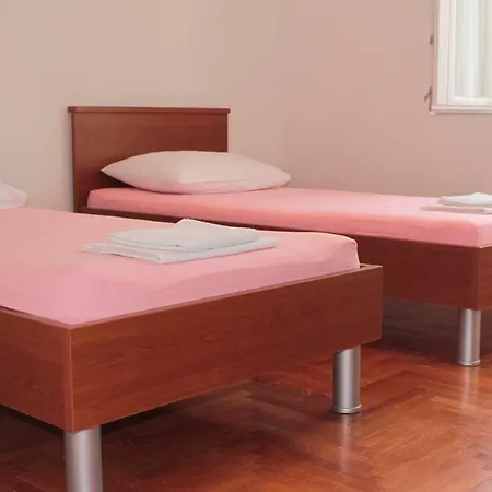 بيت ضيافة Goran's Place