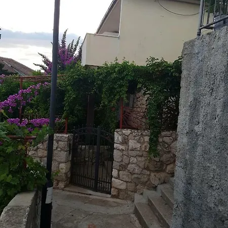 Goran's Place بيت ضيافة هفار
